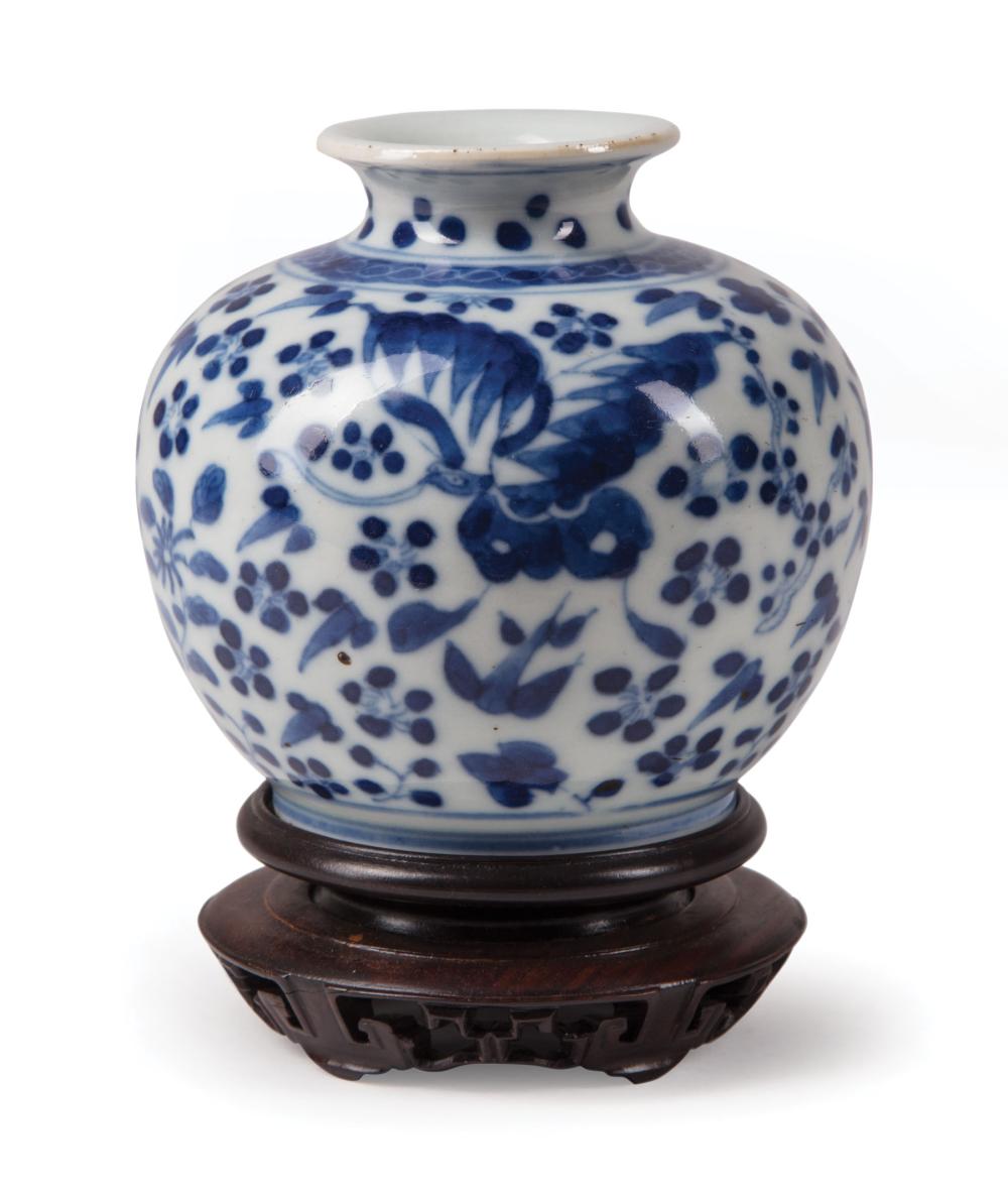 CHINESE BLUE AND WHITE PORCELAIN