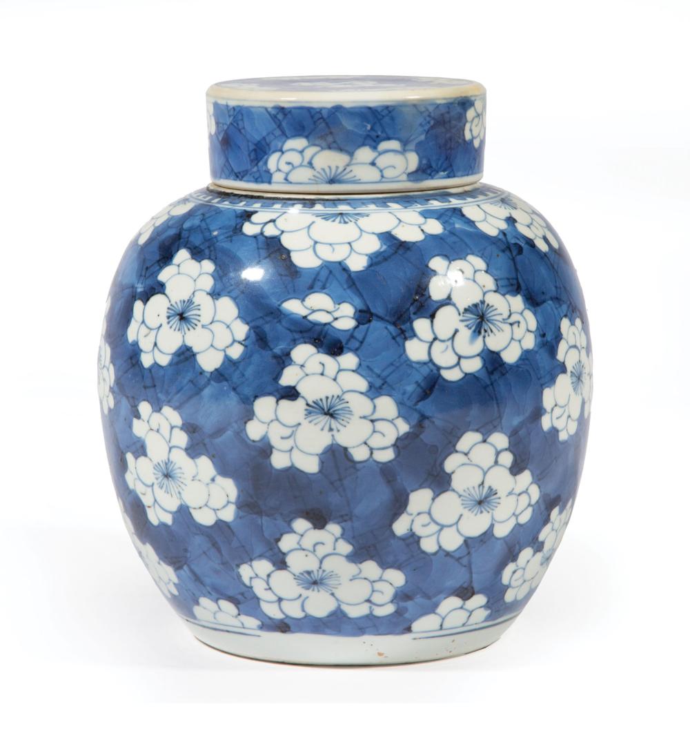 CHINESE BLUE AND WHITE PORCELAIN
