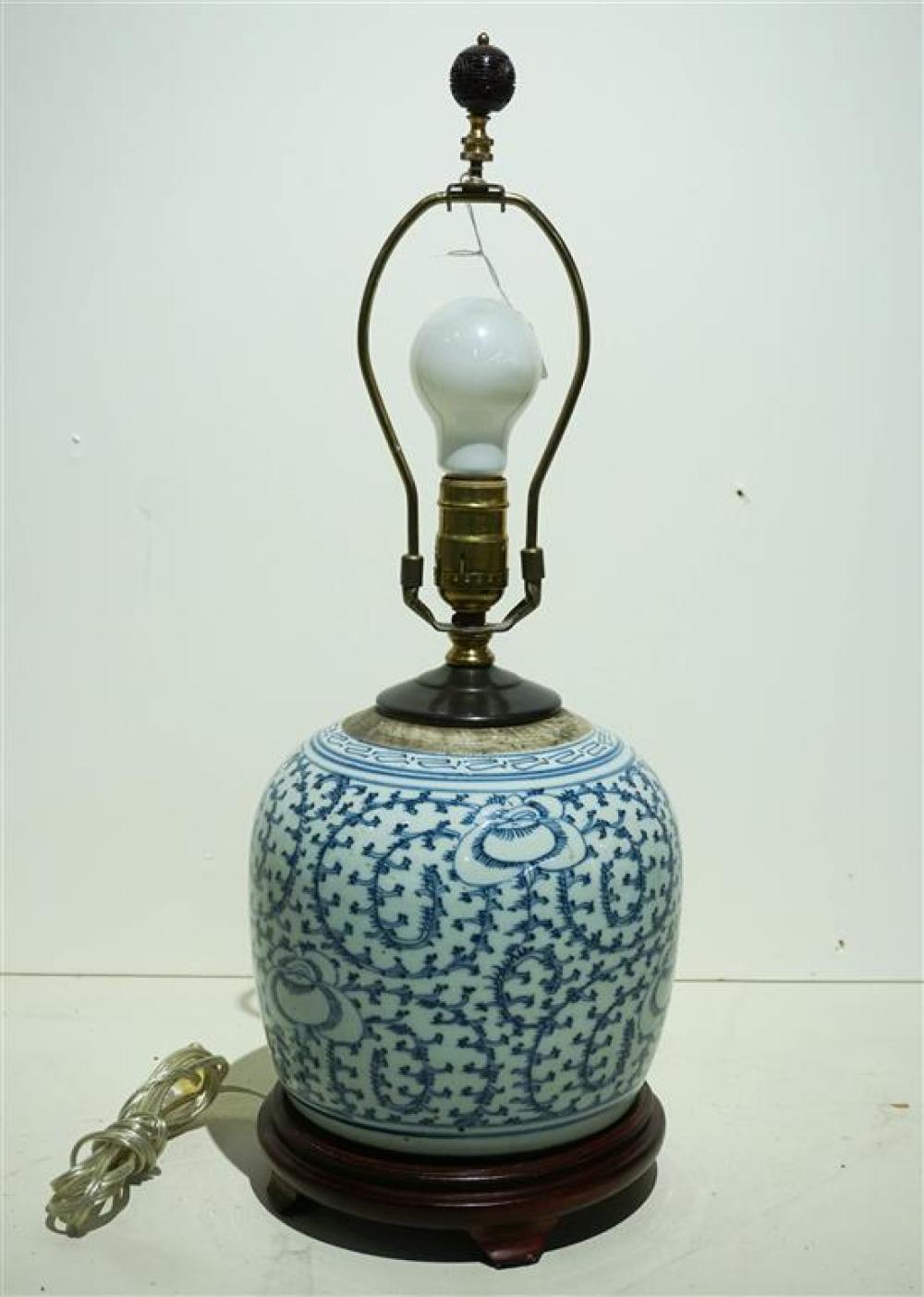 CHINESE BLUE AND WHITE PORCELAIN