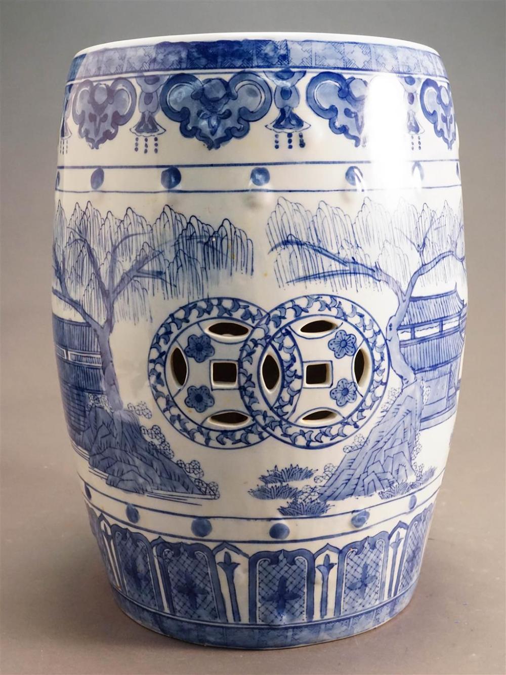 CHINESE BLUE AND WHITE PORCELAIN
