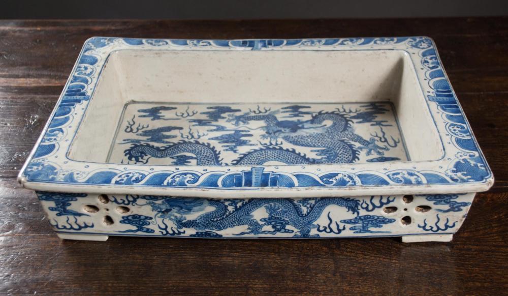 CHINESE BLUE AND WHITE PORCELAIN