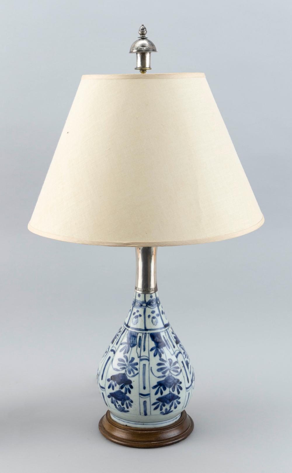 CHINESE BLUE AND WHITE PORCELAIN