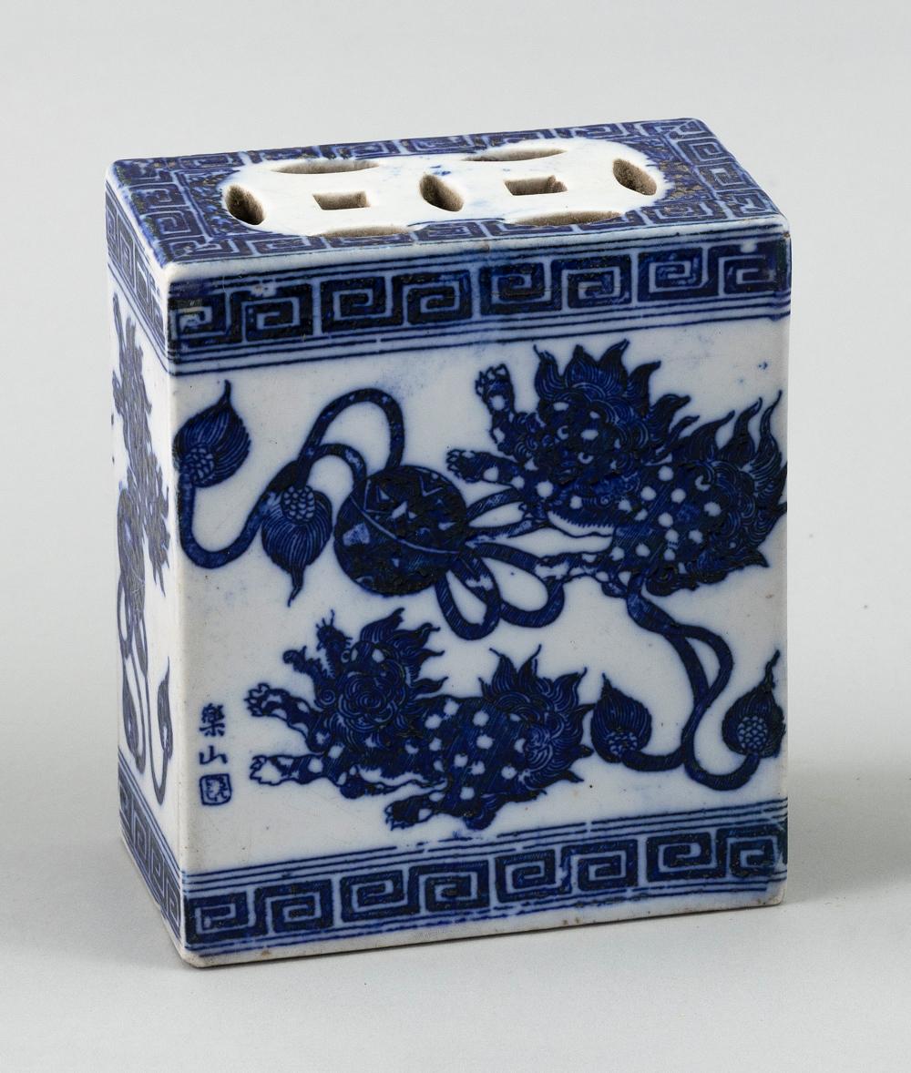 CHINESE BLUE AND WHITE PORCELAIN