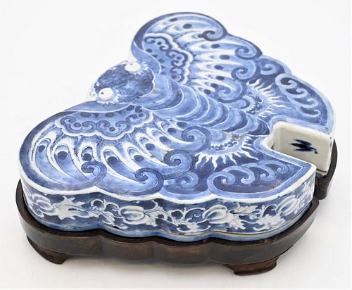 CHINESE BLUE AND WHITE PORCELAIN