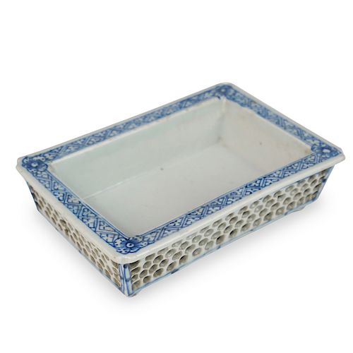 CHINESE BLUE AND WHITE PORCELAIN