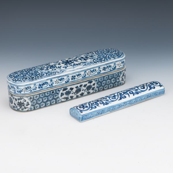 CHINESE BLUE AND WHITE PORCELAIN