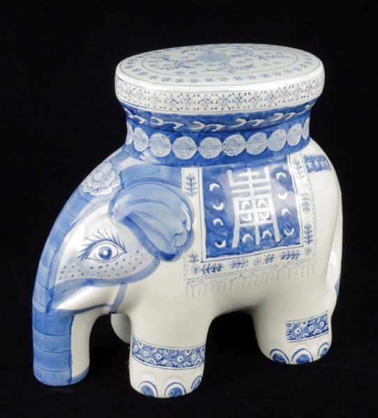 CHINESE BLUE AND WHITE POTTERY