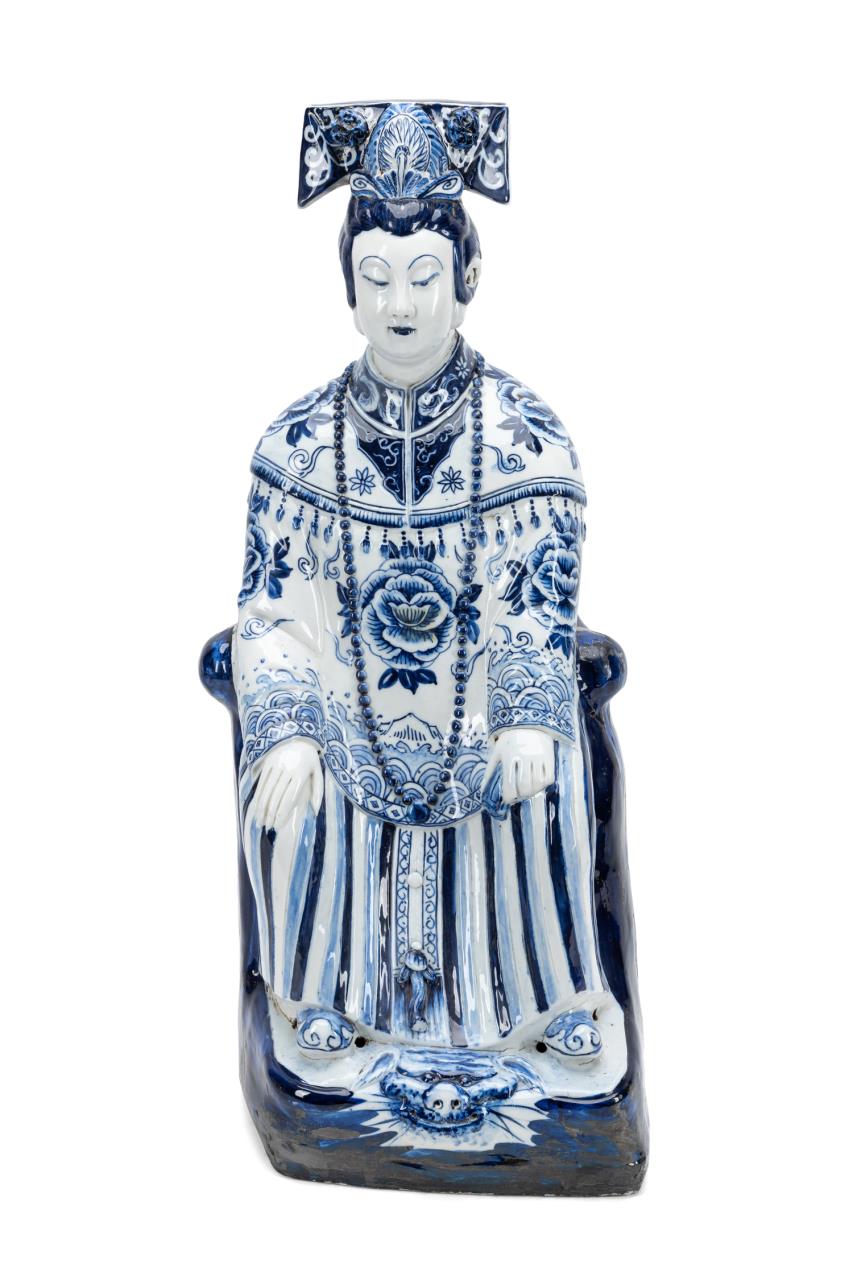 CHINESE BLUE AND WHITE SEATED