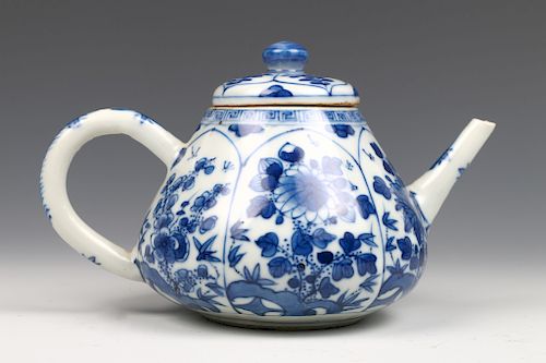 CHINESE BLUE AND WHITE TEAPOT,