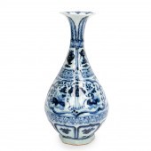 CHINESE BLUE AND WHITE VASE WI