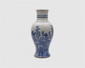 CHINESE BLUE AND WHITE VASE WI