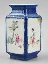 CHINESE BLUE & FAMILLE ROSE VA