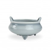 CHINESE BLUE GLAZED TRIPOD CEN
