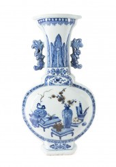 CHINESE BLUE & WHITE BOGU OR A