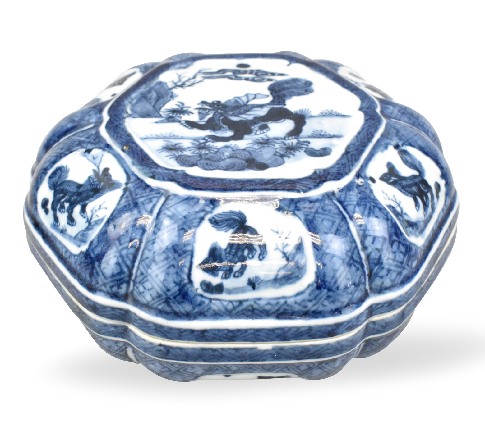 CHINESE BLUE & WHITE COVERED BOX W/