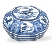 CHINESE BLUE & WHITE COVERED B