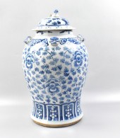 CHINESE BLUE & WHITE COVERED T