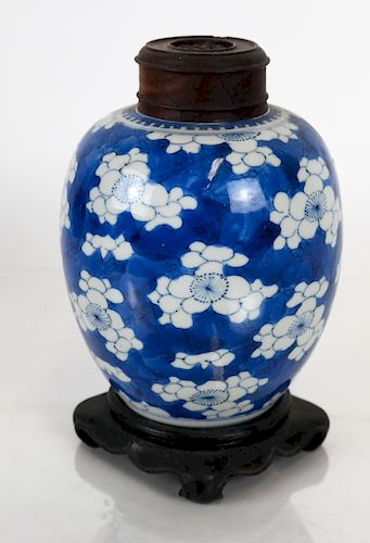 CHINESE BLUE & WHITE COVERED GINGER