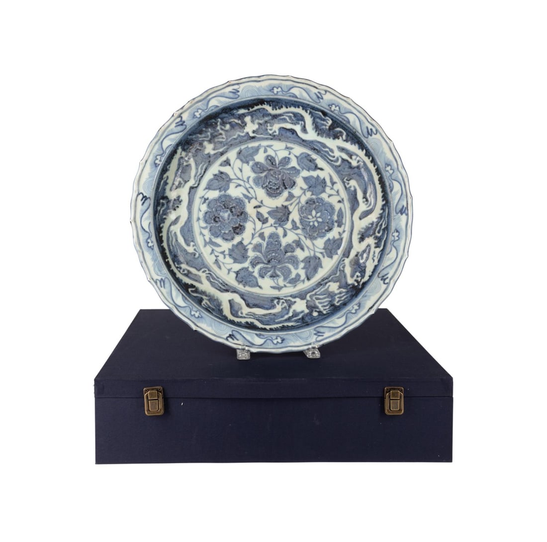 CHINESE BLUE & WHITE DRAGON CHARGER