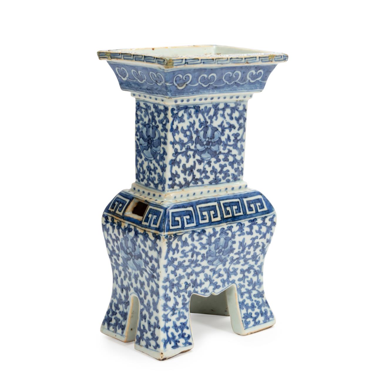 CHINESE BLUE & WHITE FANG HU
