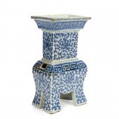 CHINESE BLUE & WHITE FANG HU I