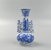 CHINESE BLUE & WHITE FLORAL VA
