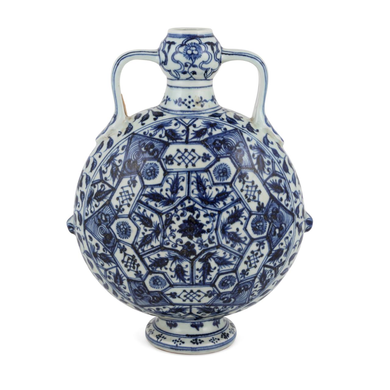 CHINESE BLUE & WHITE FOLIATE
