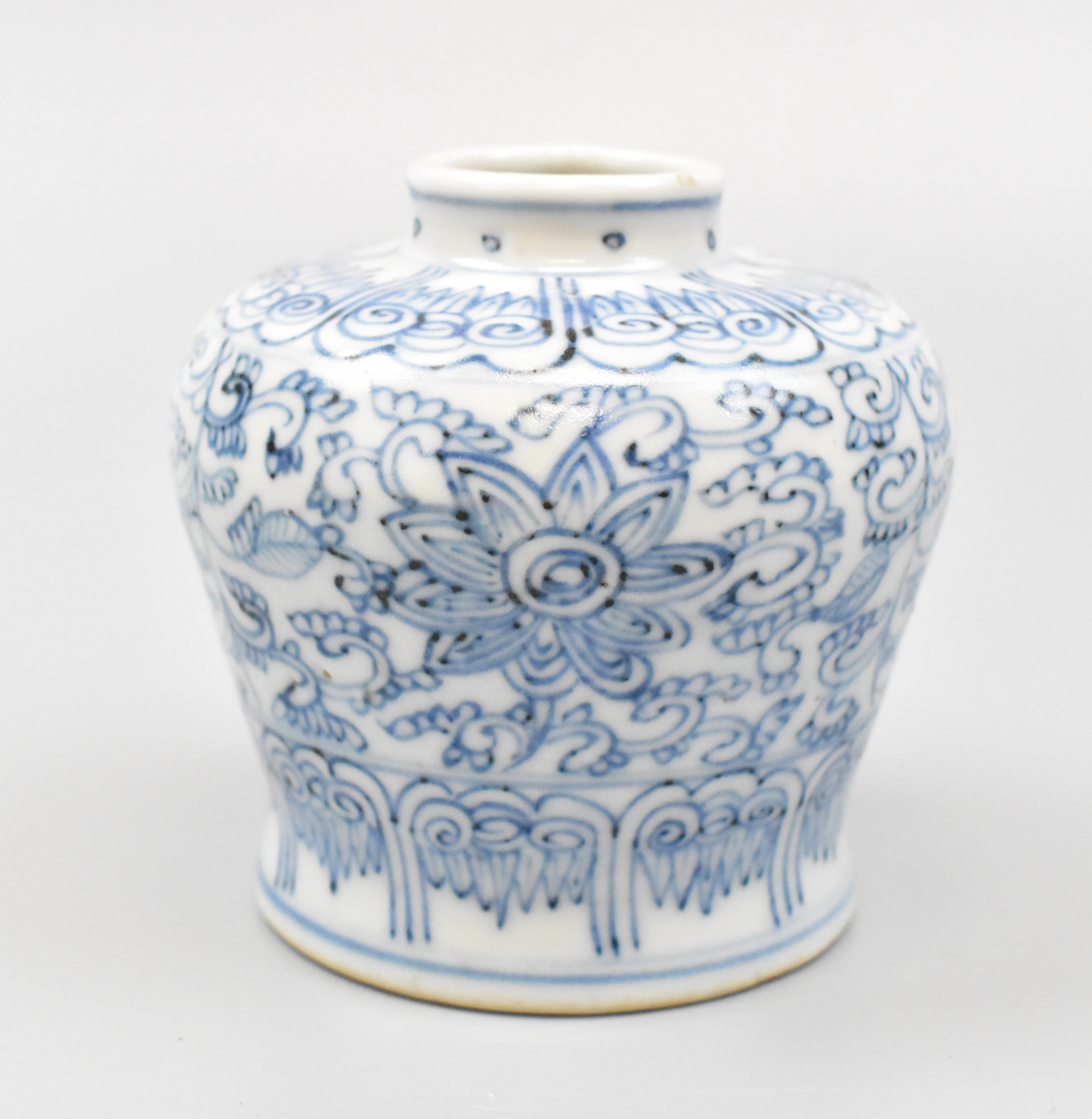 CHINESE BLUE & WHITE JAR W/