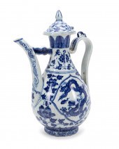 CHINESE BLUE & WHITE LIDDED DR