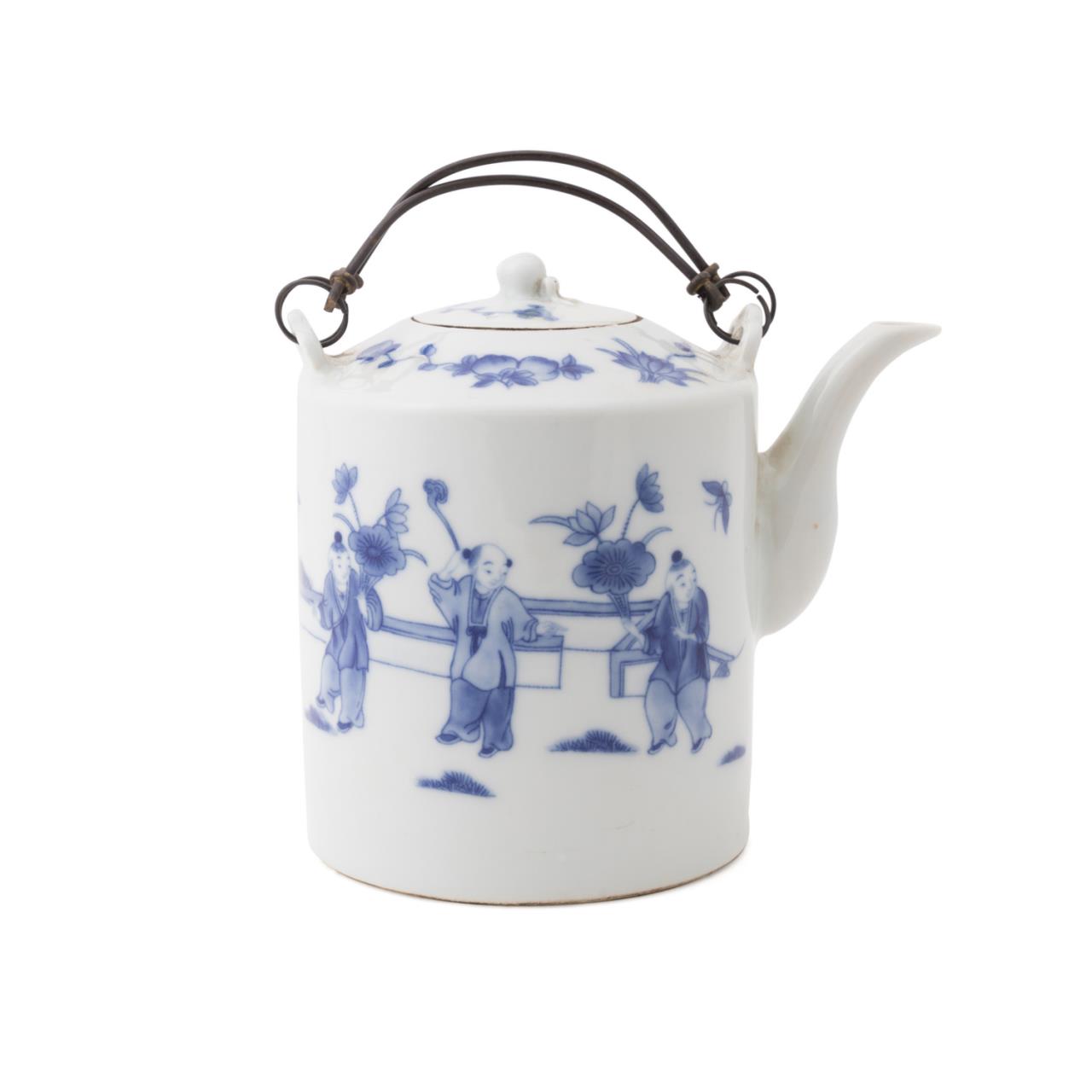 CHINESE BLUE & WHITE LIDDED