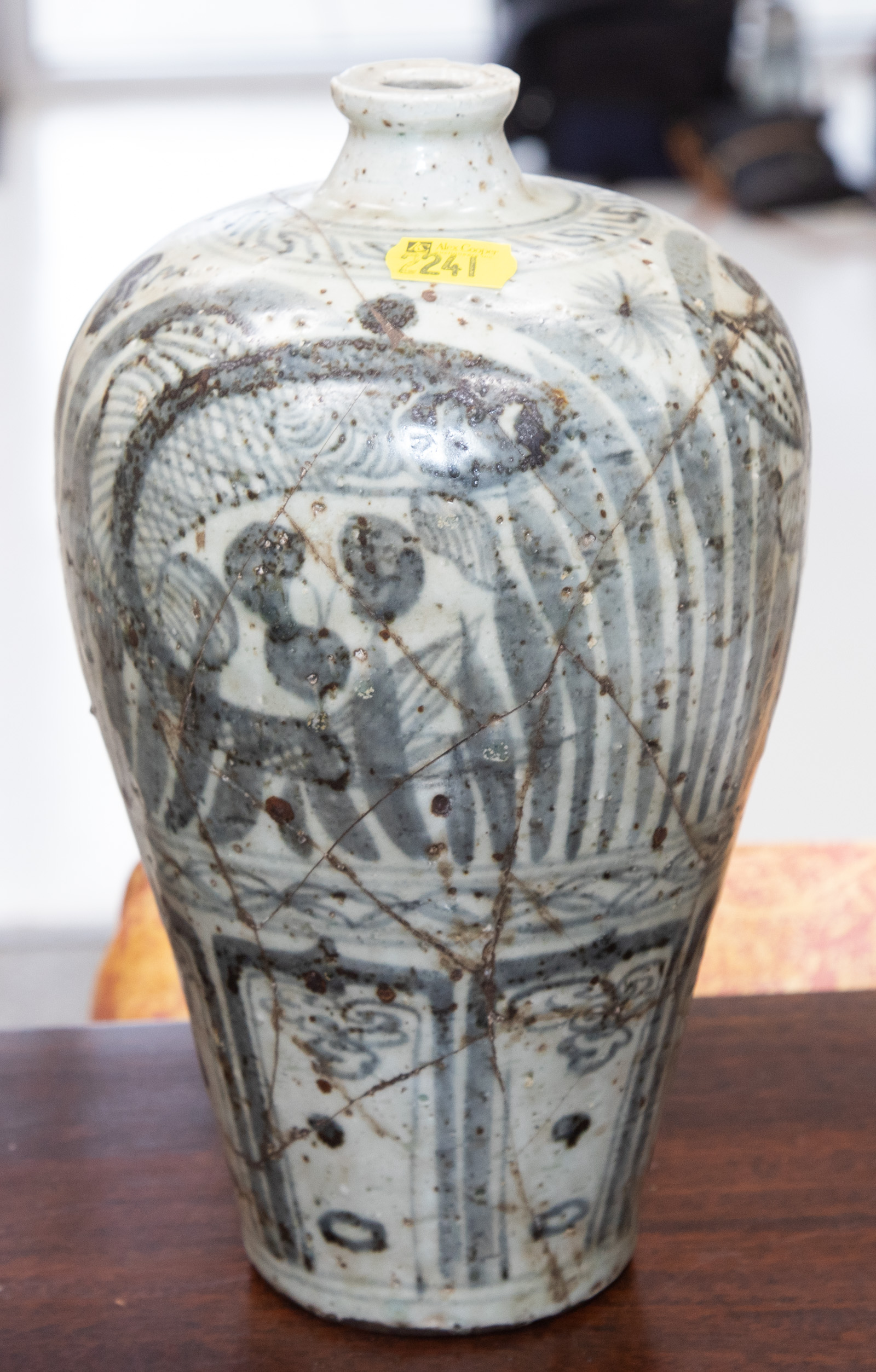 CHINESE BLUE & WHITE MING VASE Ming
