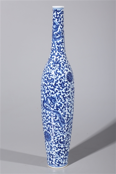 Chinese blue & white porcelain vase
