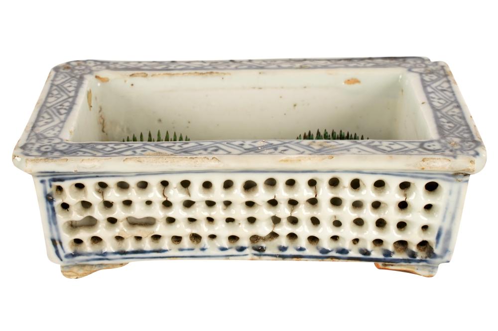 CHINESE BLUE & WHITE PORCELAIN
