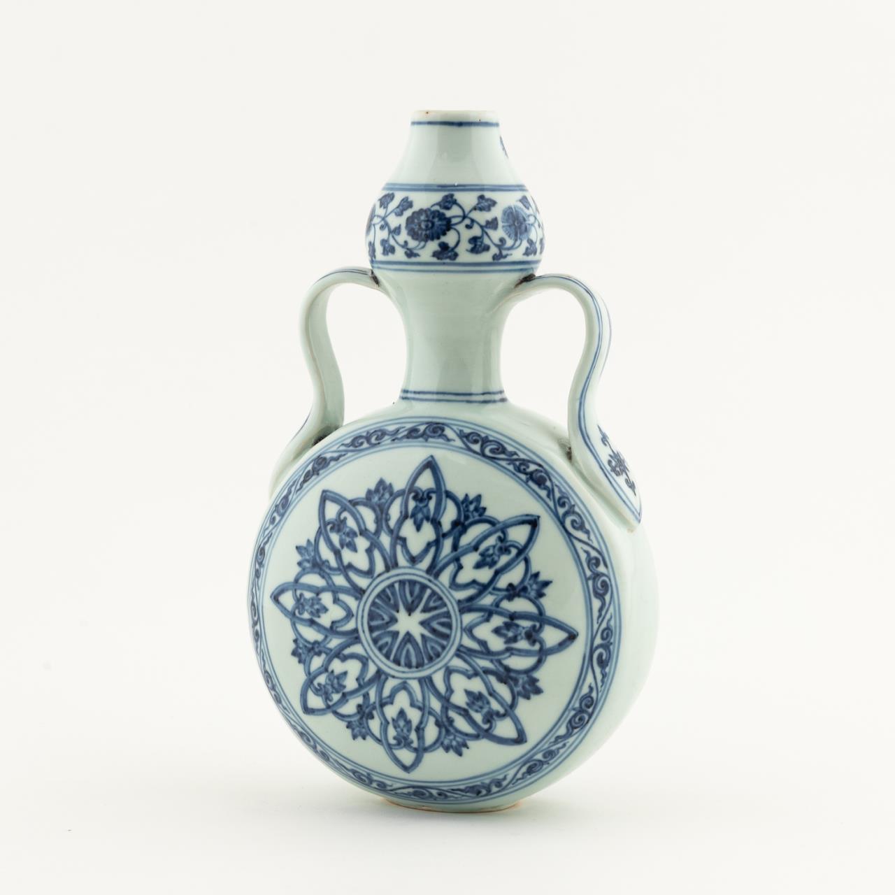 CHINESE BLUE & WHITE PORCELAIN MOON