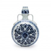 CHINESE BLUE & WHITE ROSETTE M
