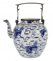 CHINESE BLUE & WHITE TEAPOTunm