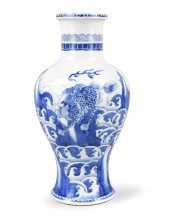 CHINESE BLUE & WHITE VASE W/ K