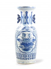 CHINESE BLUE & WHITE VASE W/LO
