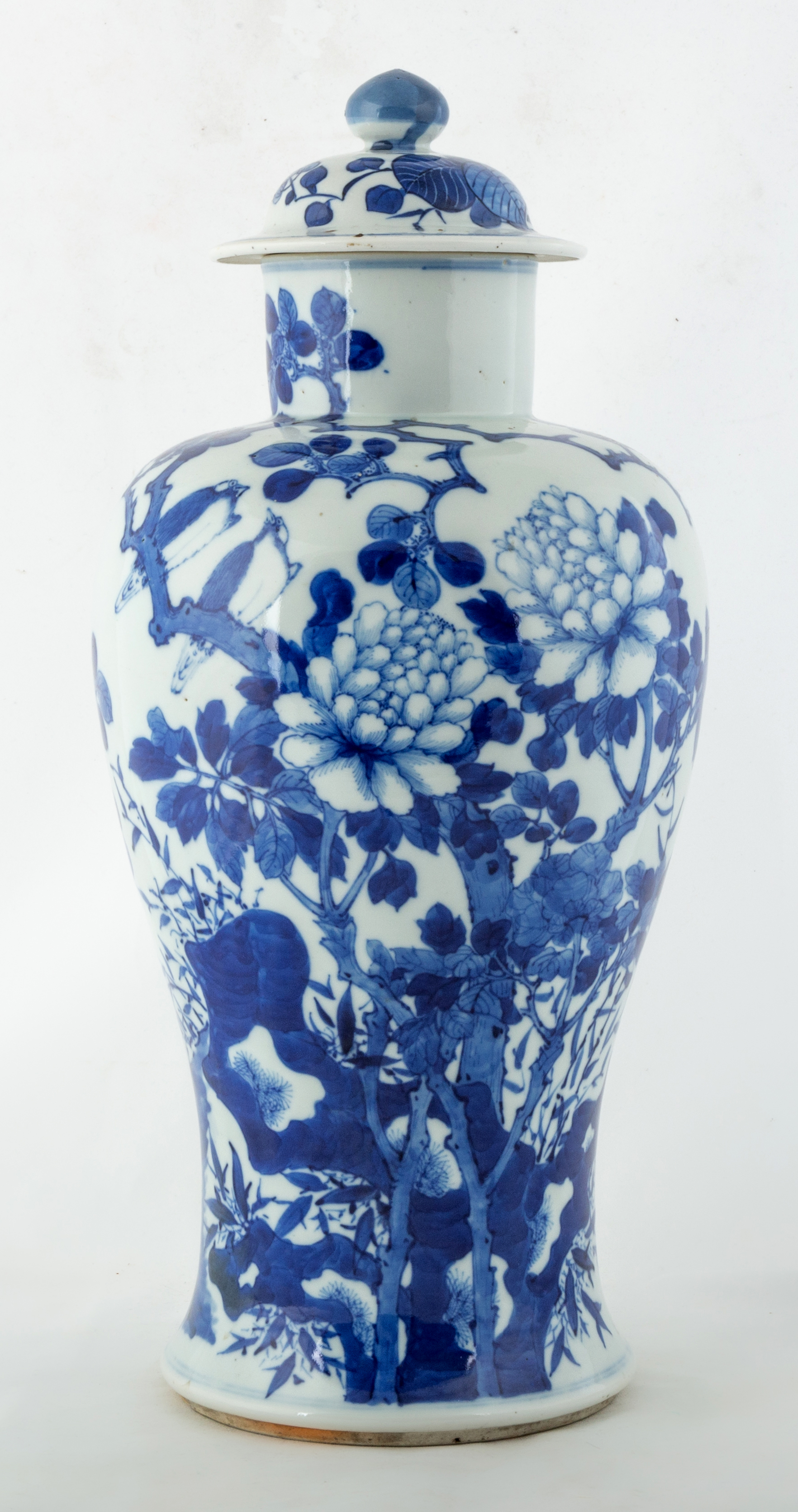CHINESE BLUE & WHITE VASE with