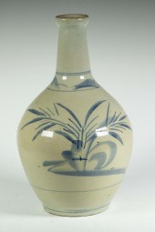 CHINESE BOTTLE FORM VASE 18th