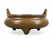 CHINESE BRONZE CAST TRIPOD CEN