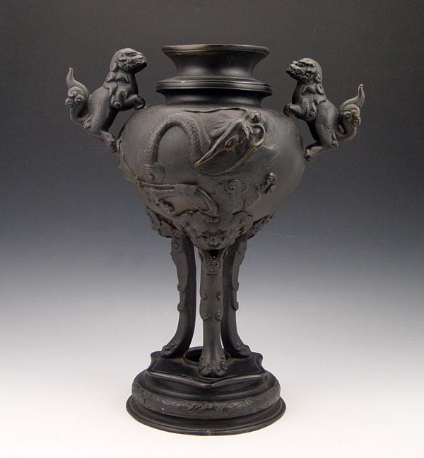 CHINESE BRONZE CENSOR: With foo dog