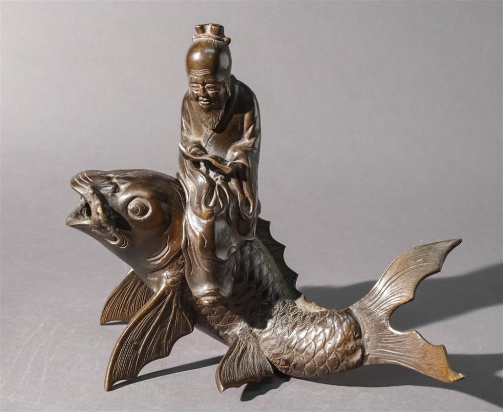 CHINESE BRONZE COVERED BOX