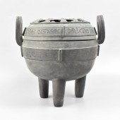 CHINESE BRONZE DING TRIPOD CEN