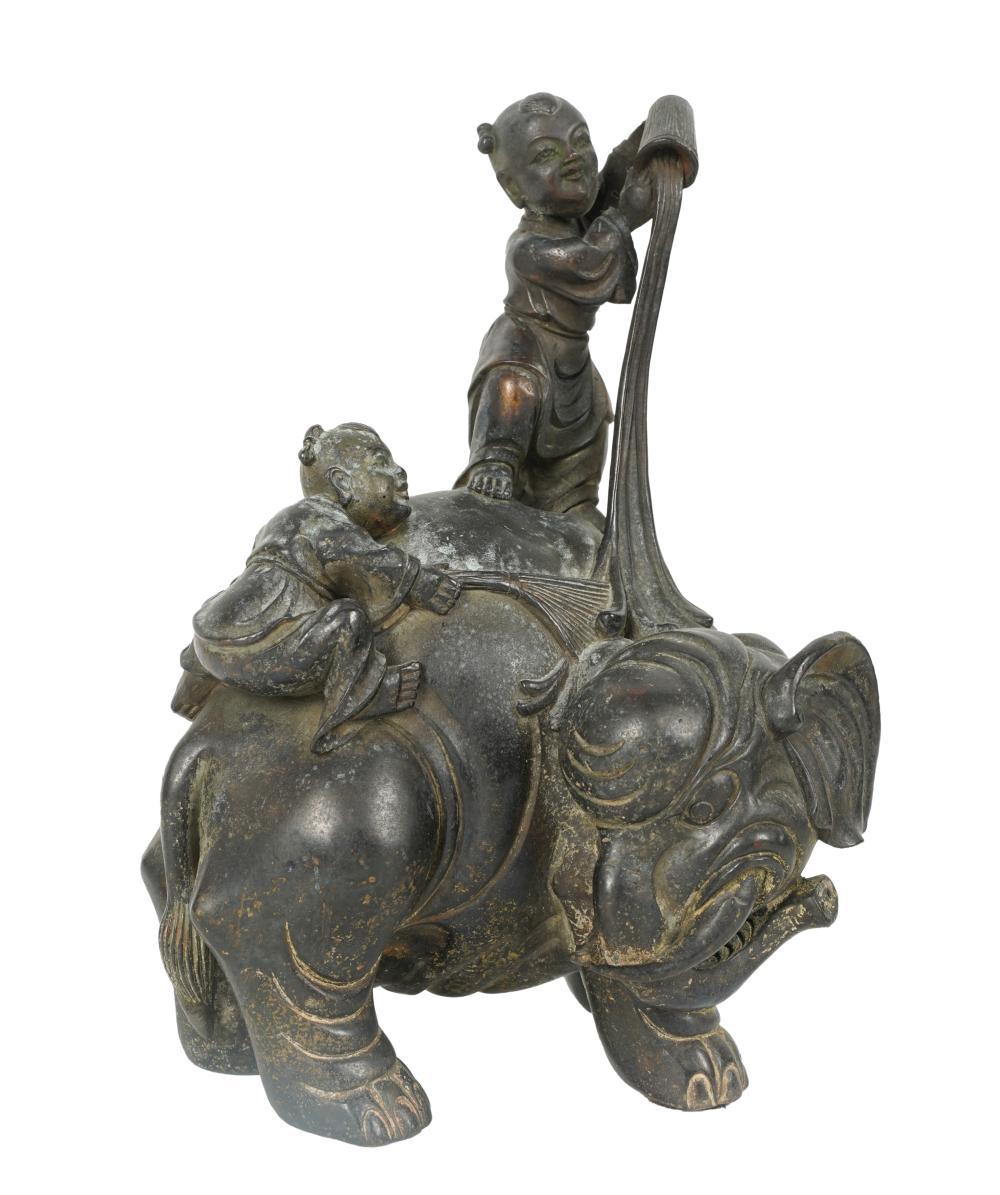 CHINESE BRONZE FIGURAL GROUPChinese