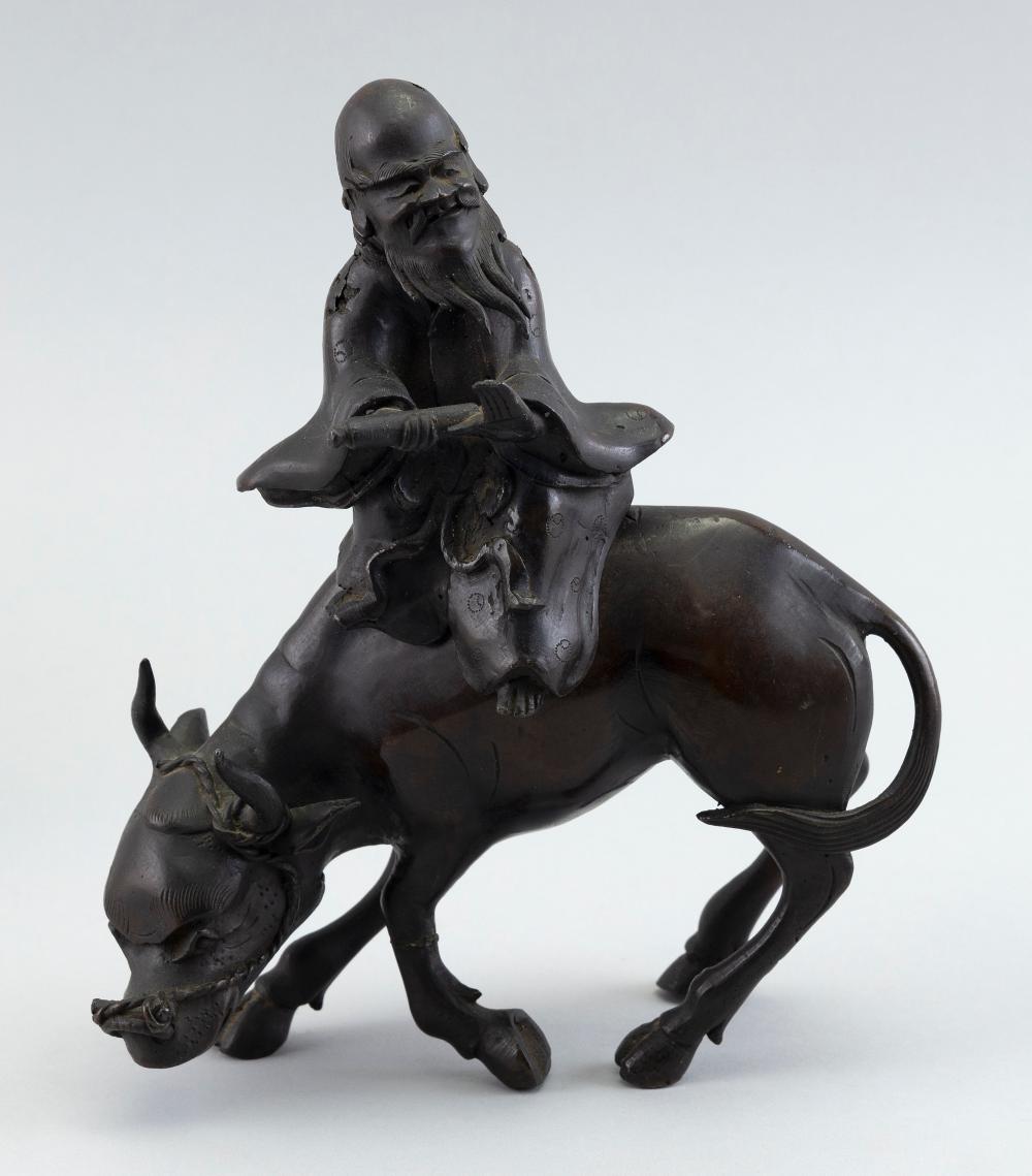 CHINESE BRONZE FIGURE OF SCHOLAR ON