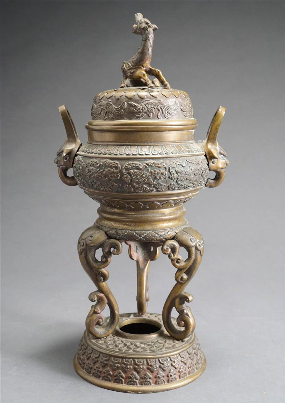 CHINESE BRONZE FOOTED CENSOR, H: 18