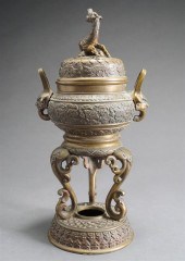 CHINESE BRONZE FOOTED CENSOR,