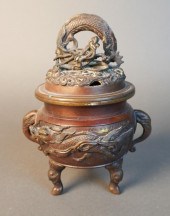 CHINESE BRONZE TRIFID TWO-HAND