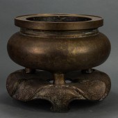 CHINESE BRONZE TRIPOD CENSER A